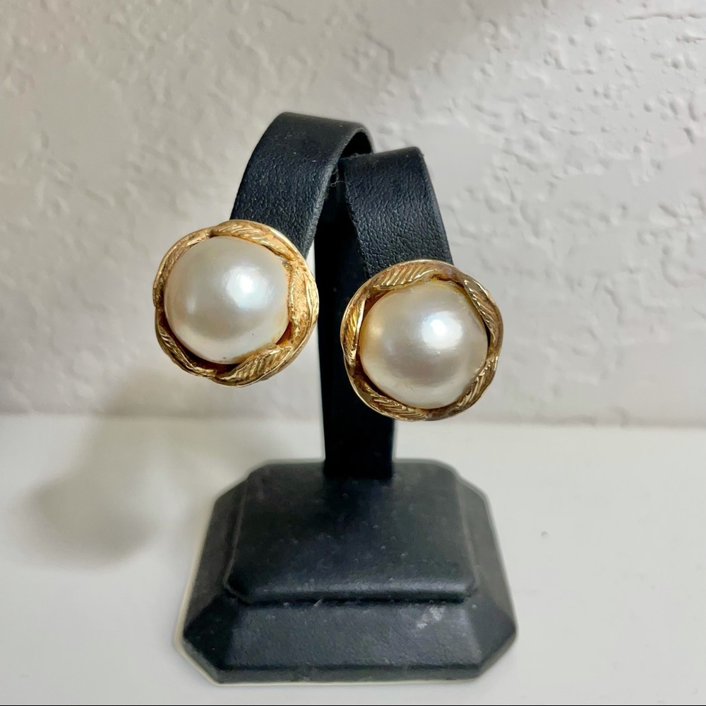 VINTAGE 14kt Clip-on Mabe Pearl Earrings